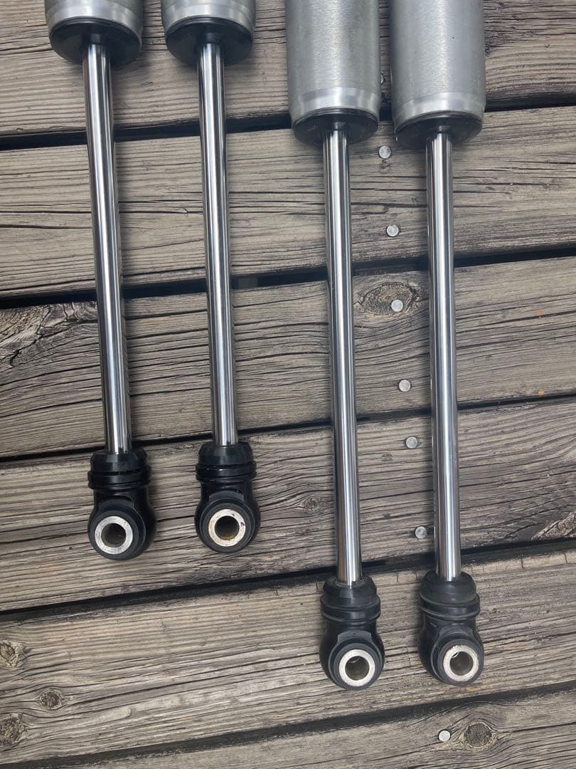 FOX パフォーマンスシリーズ 2.0 IFP ショック 2〜3インチアップ