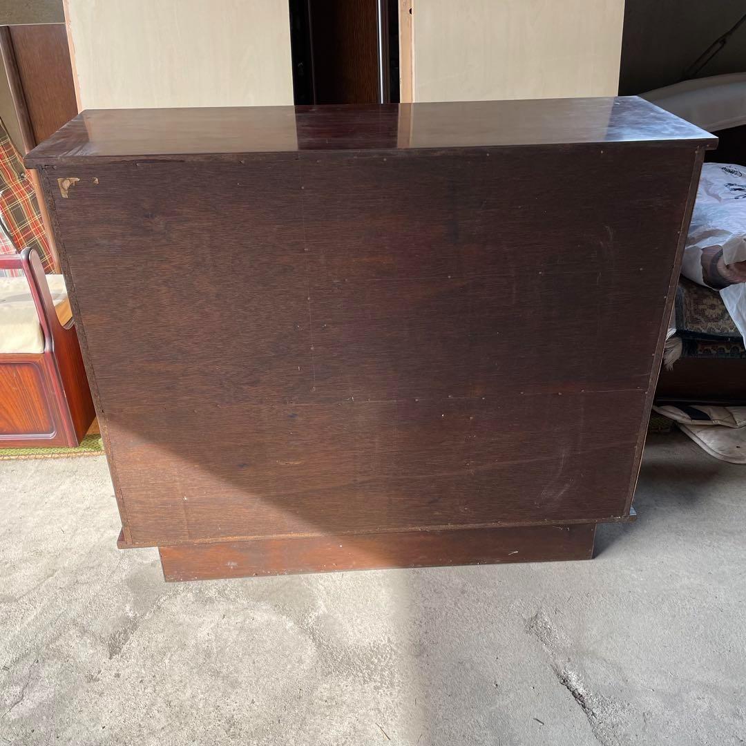 木製ダークブラウンキャビネット ガラス扉付き