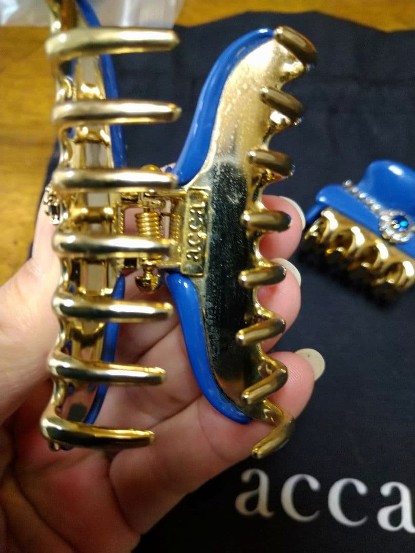 acca ビジュー付き青ヘアクリップ2個セット