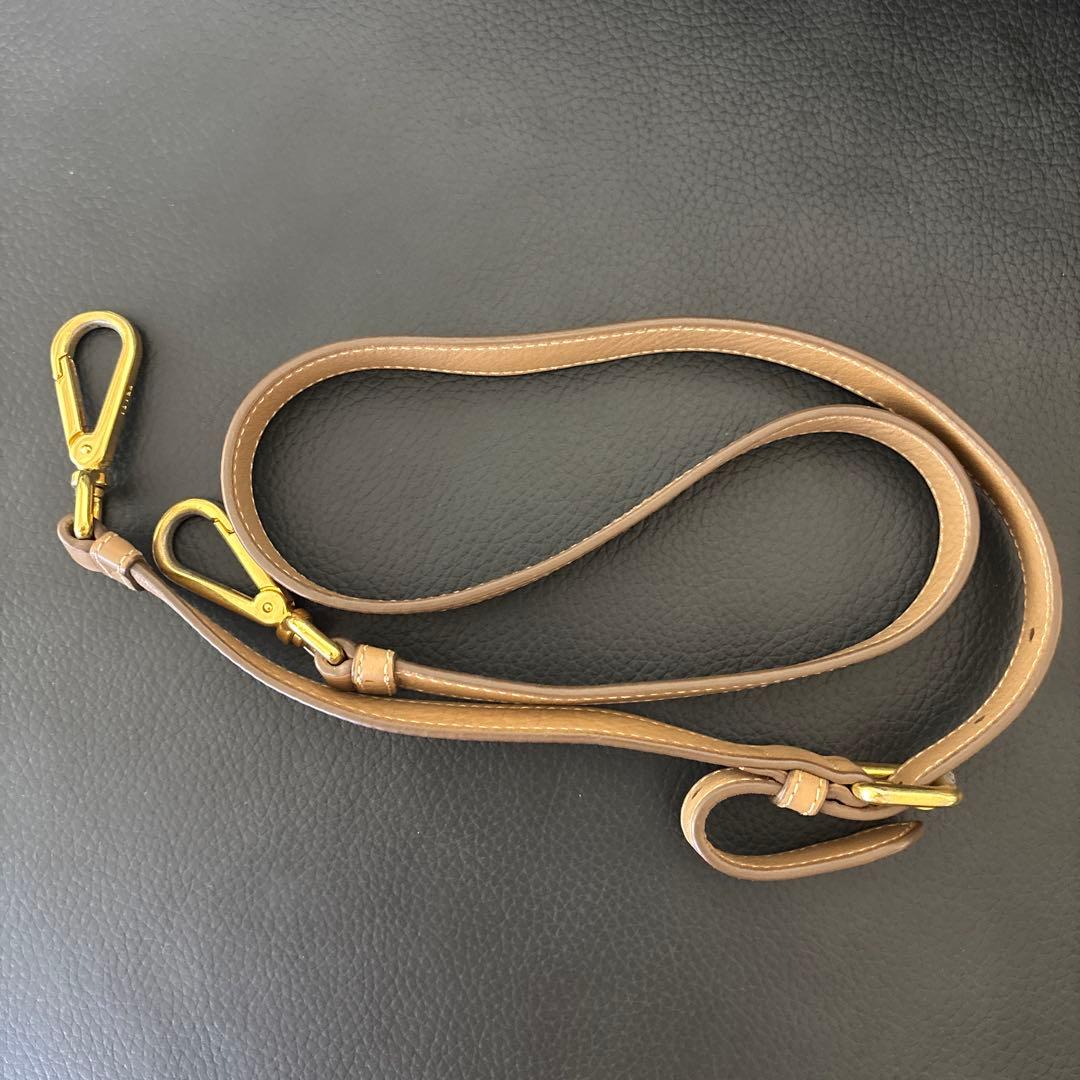 み*の様 PRADA ショルダーバッグ ベージュ ゴールド金具