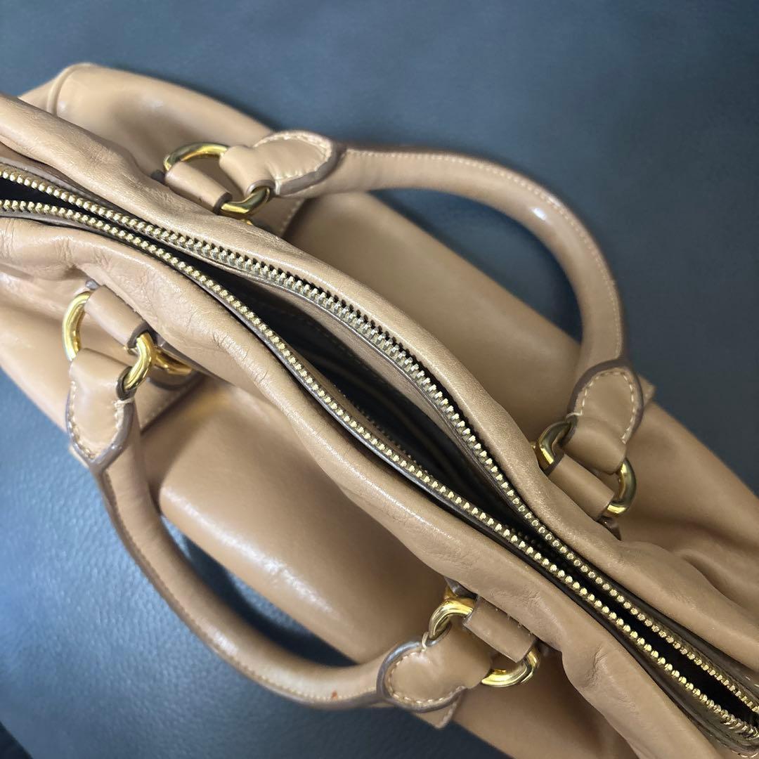 み*の様 PRADA ショルダーバッグ ベージュ ゴールド金具