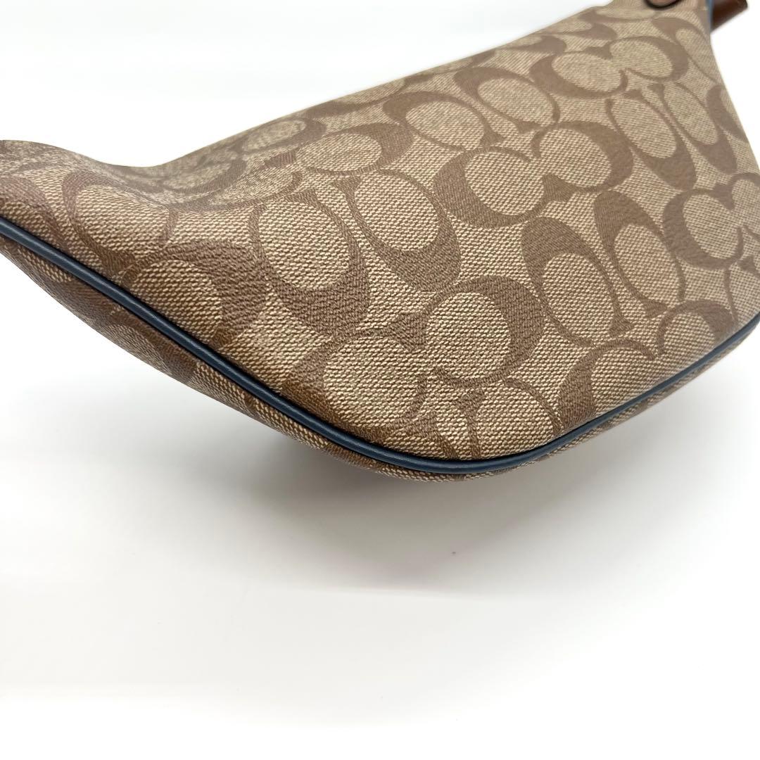 未使用級✨コーチ　ボディバッグ　ショルダー　シグネチャー　レインボー　ブラウン