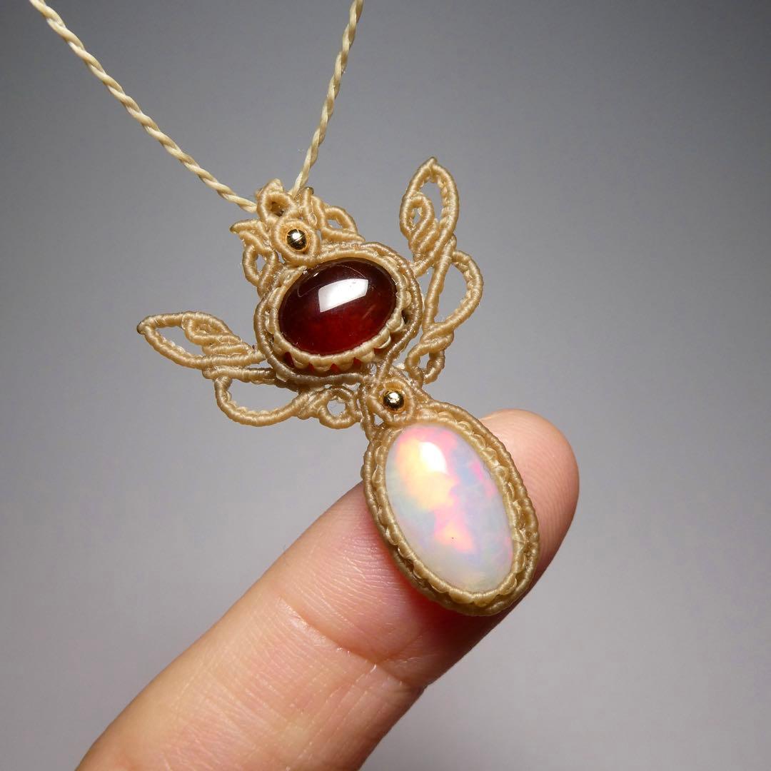 大粒オパール・ガーネットのマクラメネックレス