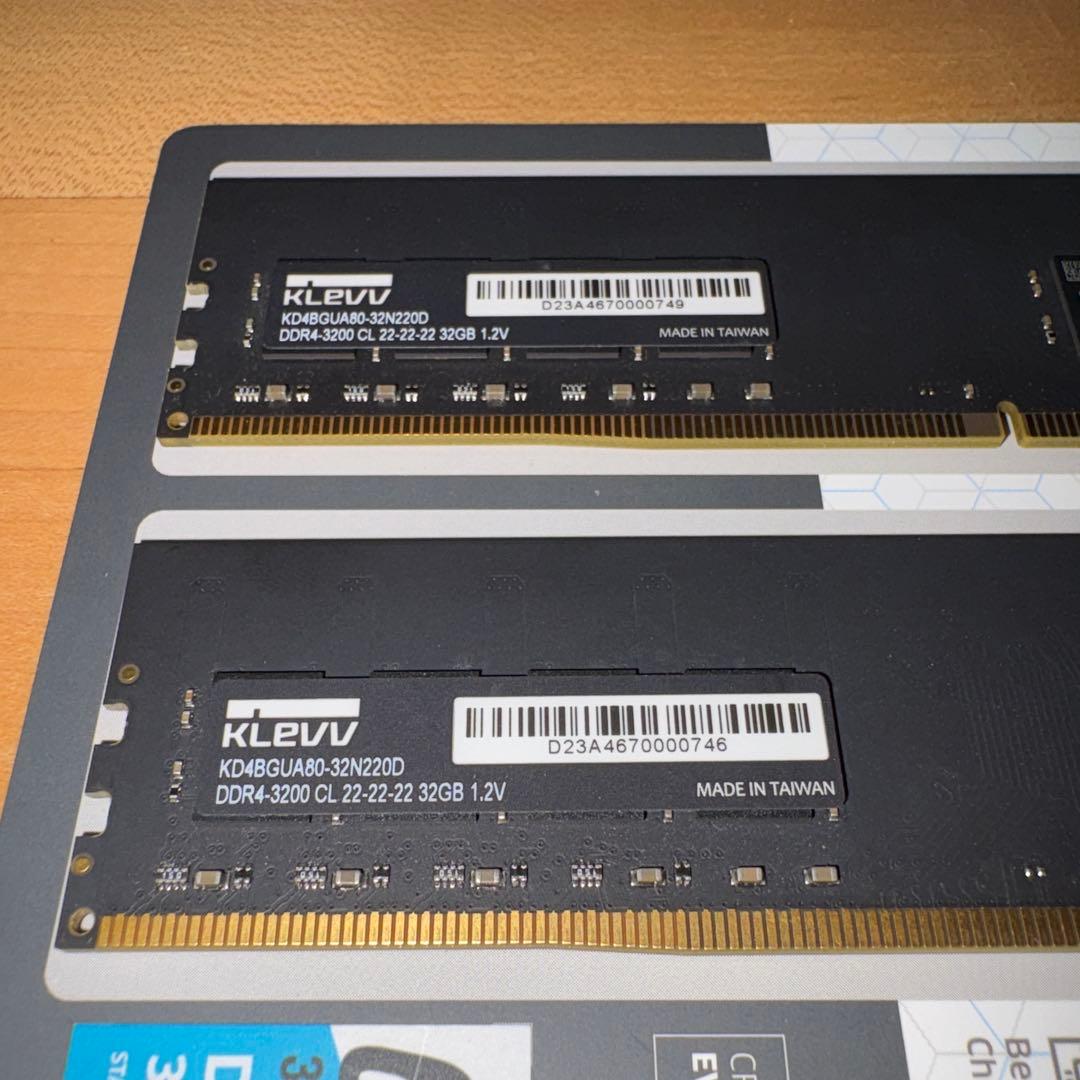 デスクトップ用メモリ DDR4 3200Mhz 32GB x 2枚