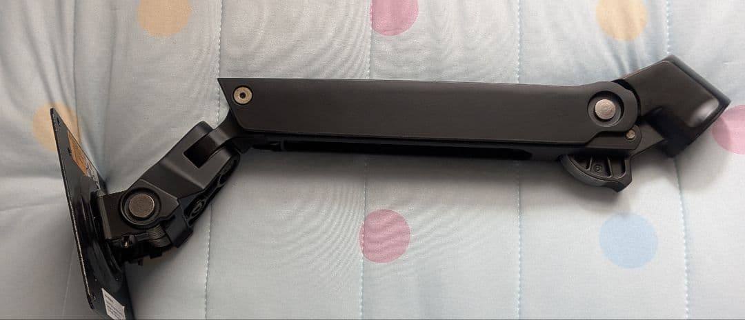 Amazonベーシック モニターアーム エルゴトロンOEM