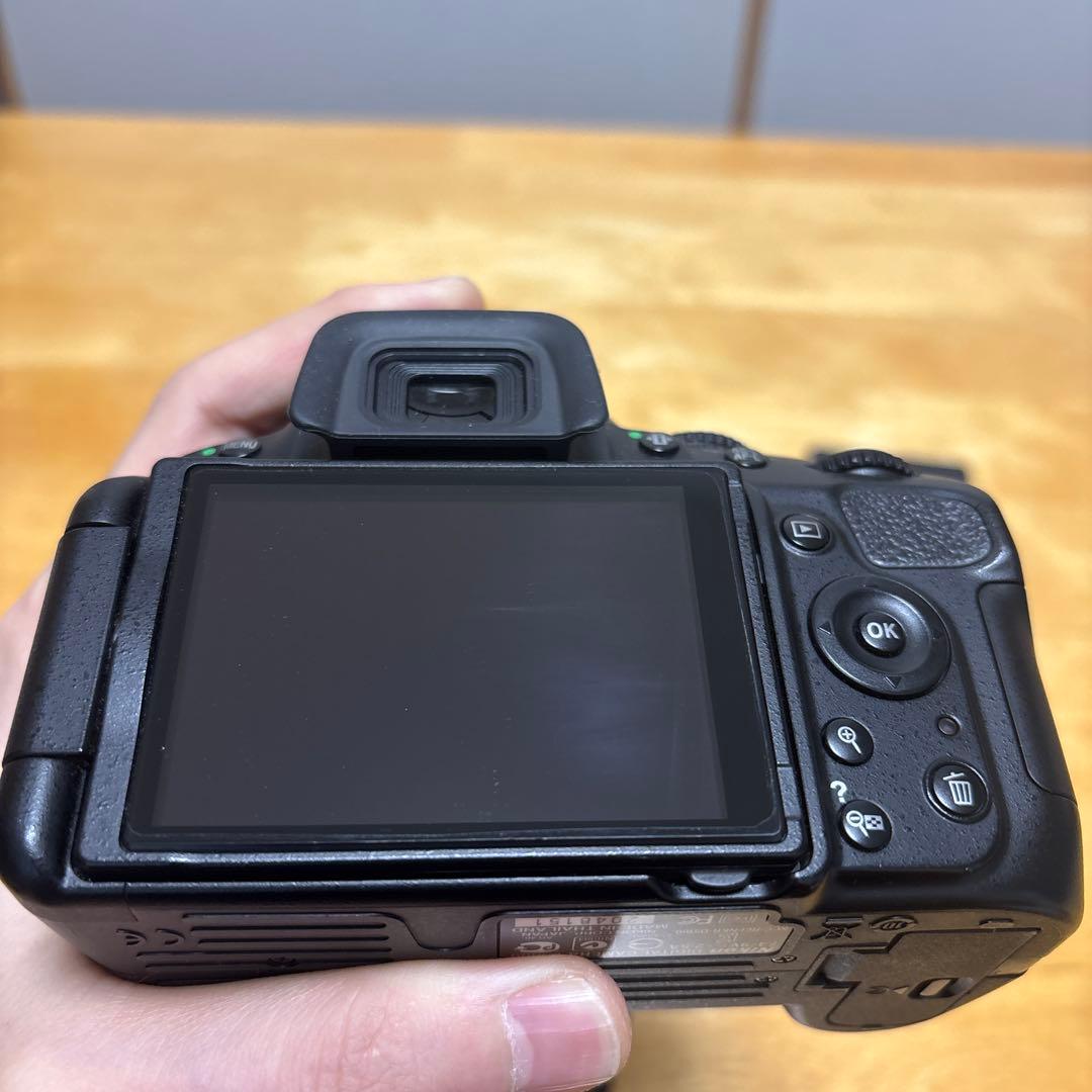 Nikon D5100 ＋AF-S 18-200mm おまけ多数