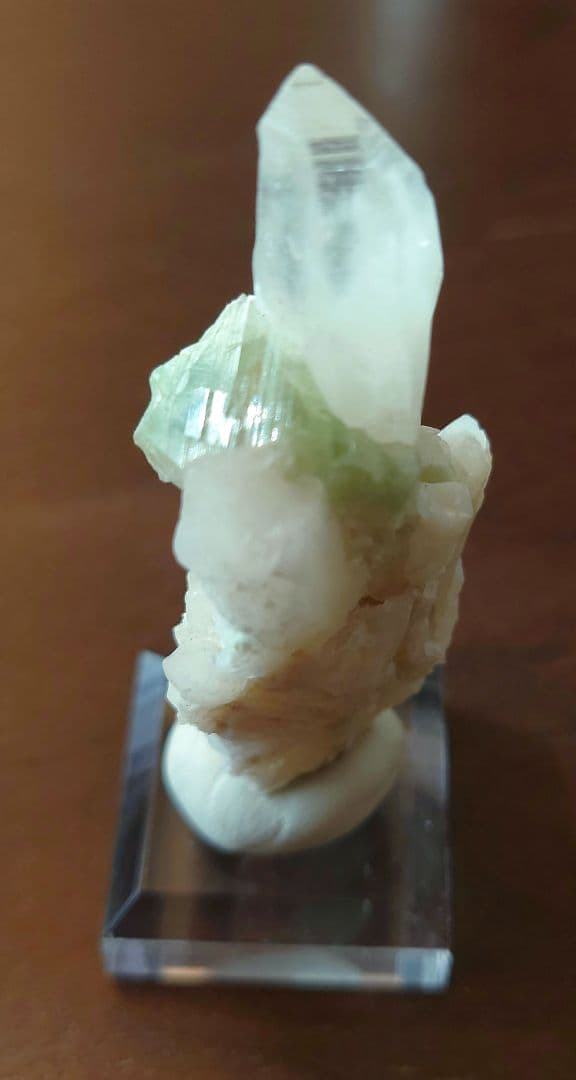 ペルー産　Augelite on Quartz 共生標本