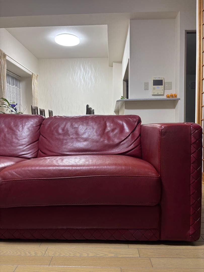 最終値下げおしゃれでモダンなワイン色赤い総革レザー3人掛けソファ