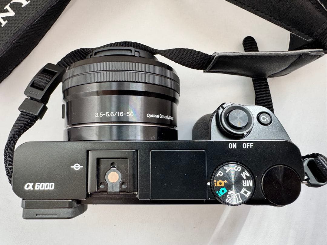 SONY α6000 ダブルズームレンズキット（ILCE-6000Y）