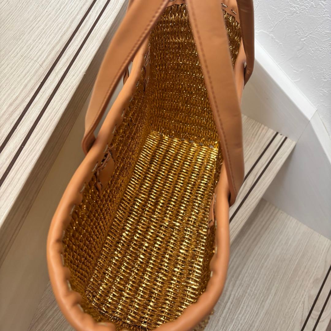 TORY BURCH かごバッグ　タッセル付き　ゴールド