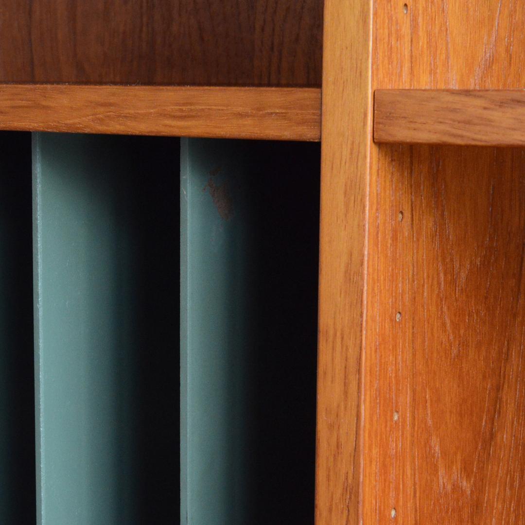 デンマーク 北欧ヴィンテージ チーク ディスプレイシェルフ 北欧家具 3段扉付き