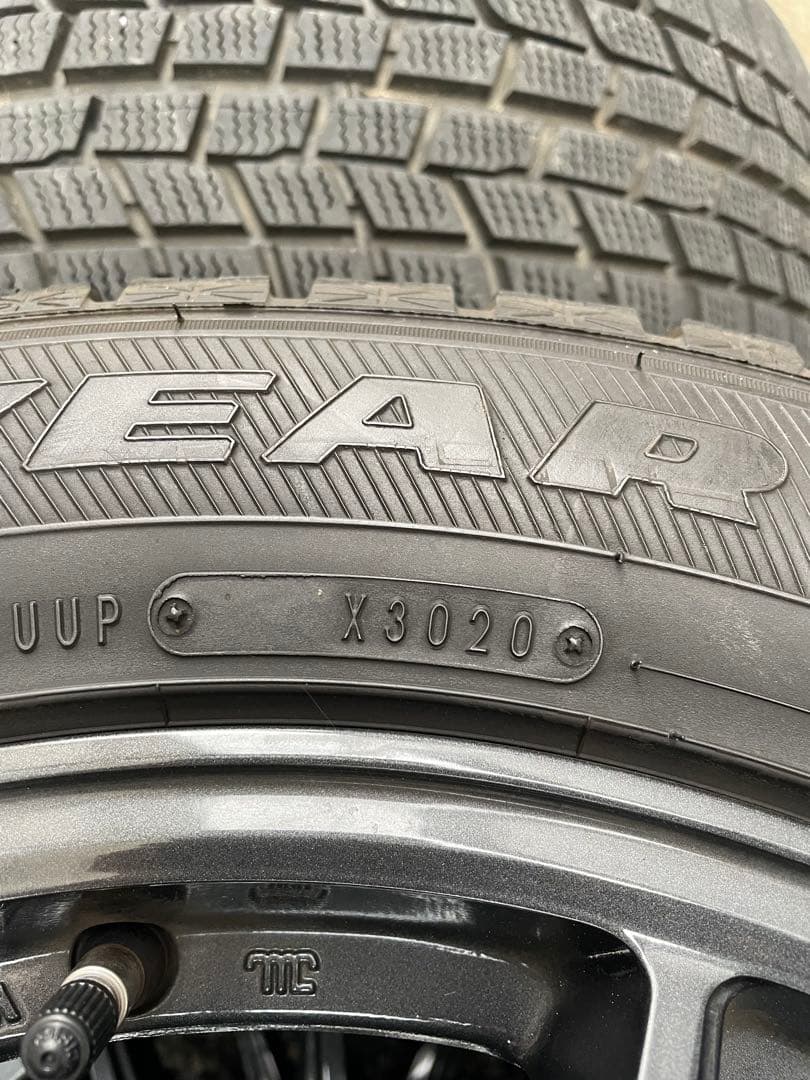 ホンダヴェゼル　スタッドレスNAVI 6 225/55R17 タイヤ・ホイール