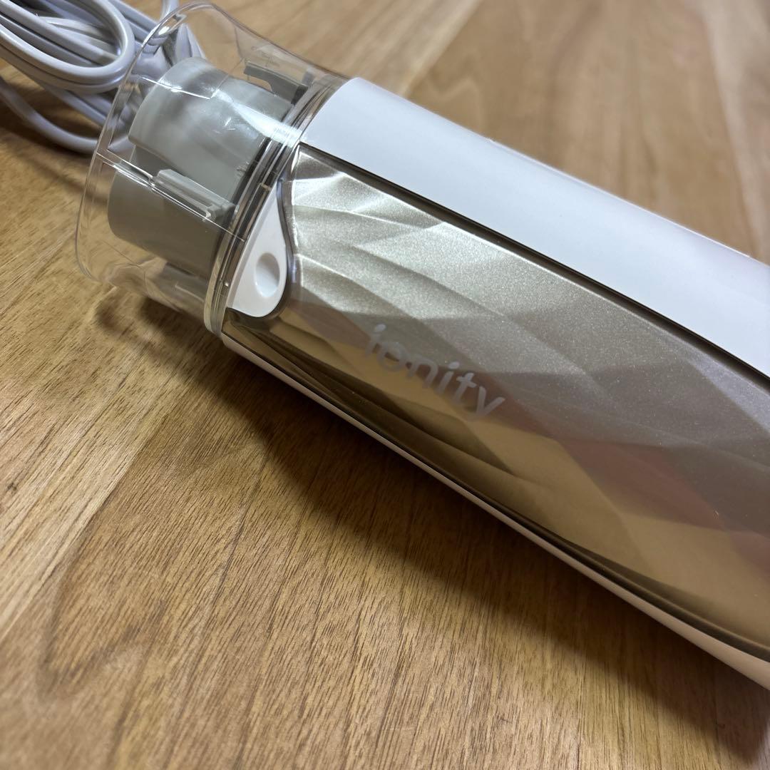 sana　Panasonic ヘアドライヤー　イオニティとLOWYAベンチ