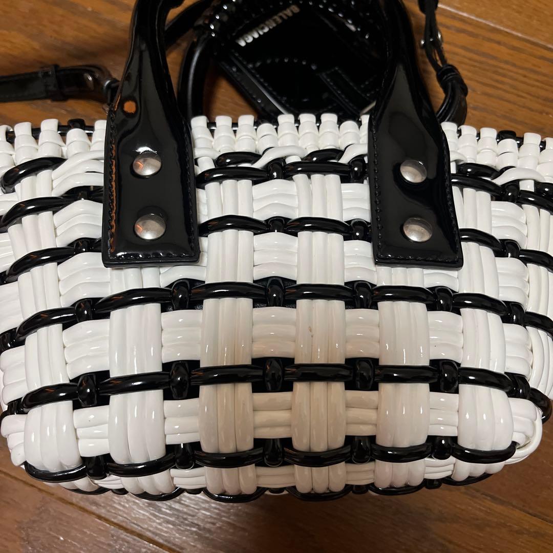 BALENCIAGA かごバッグ 白と黒 編み込み