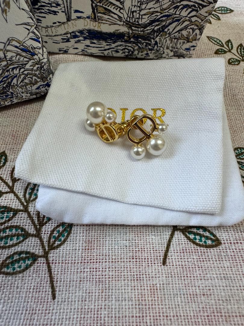 ゴールド CD ロゴ パールピアス