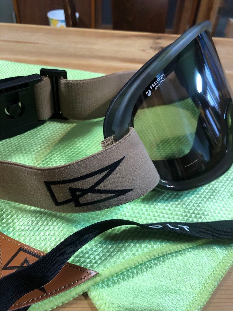 REVOLT ゴーグル フォトクロミック 24-25モデル　美品