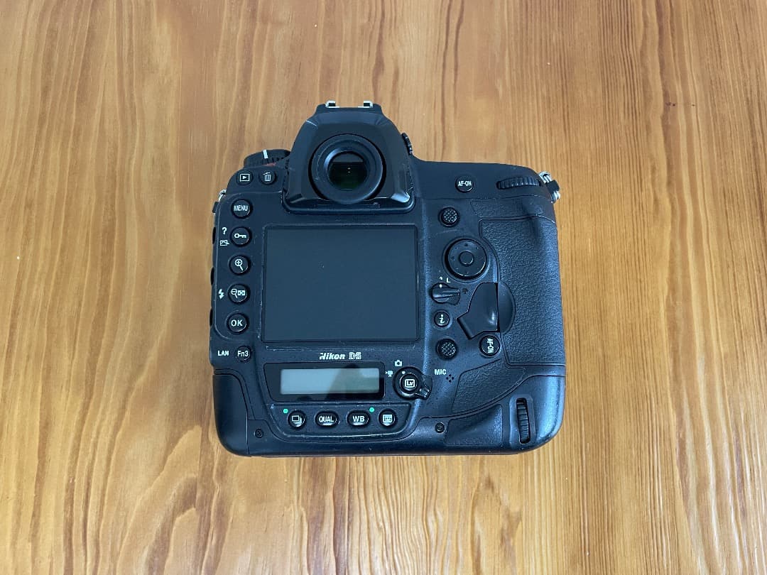 Nikon一眼レフカメラ D5 (CF) ボディ+バッテリー＆充電器 付属