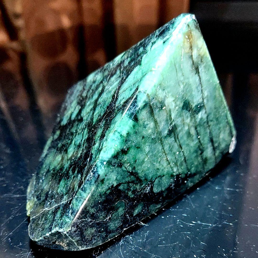 黒とグレーのマーブル模様が渋くかっこいい JADEITE本翡翠 4面磨き 546