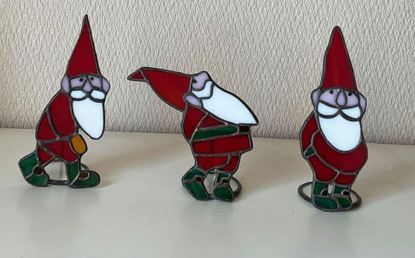 ステンドグラス　お正月飾りとサンタがいっぱい