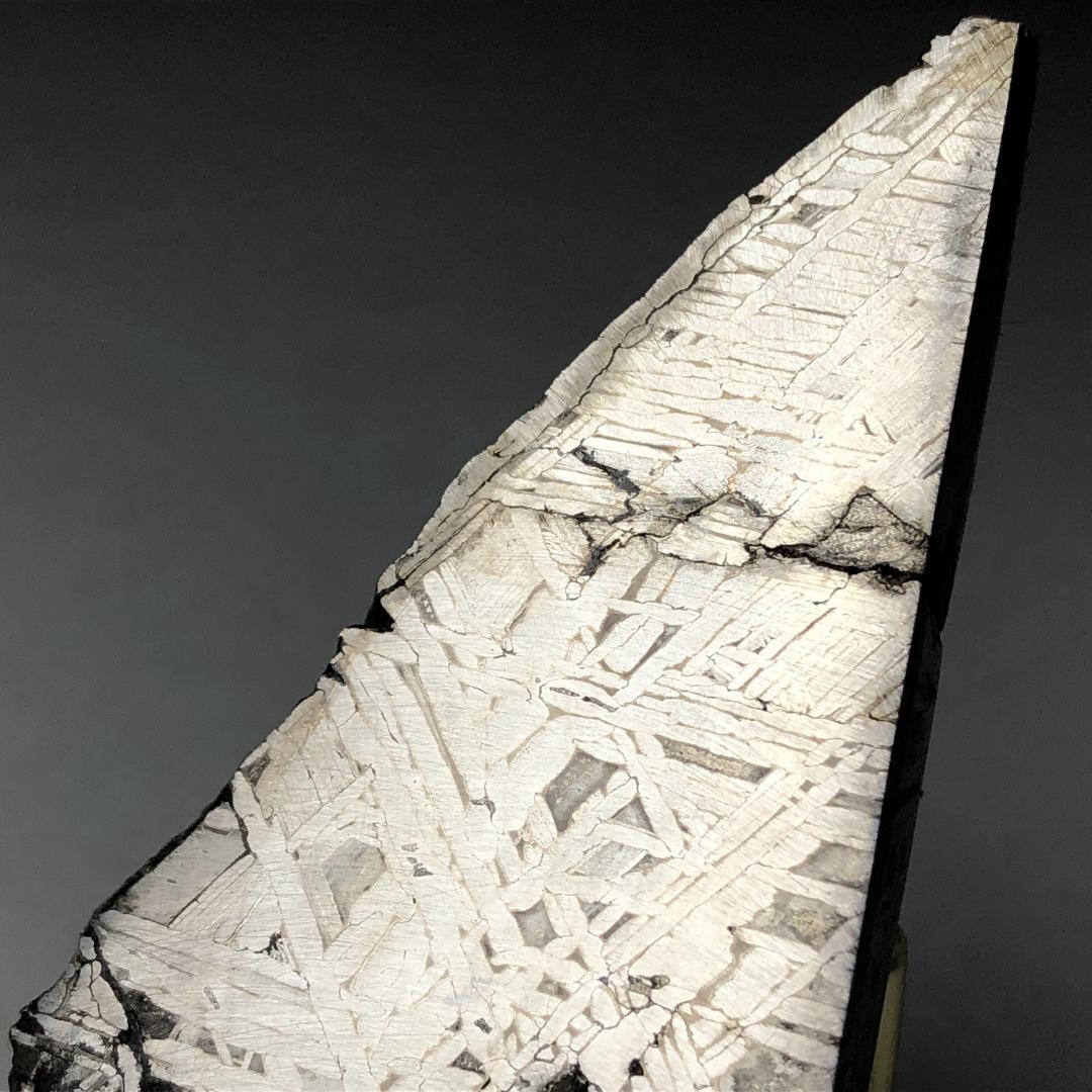 マ*ル様 アルタイ隕石 鉄隕石　原石　重さ約121ｇ 立て付き