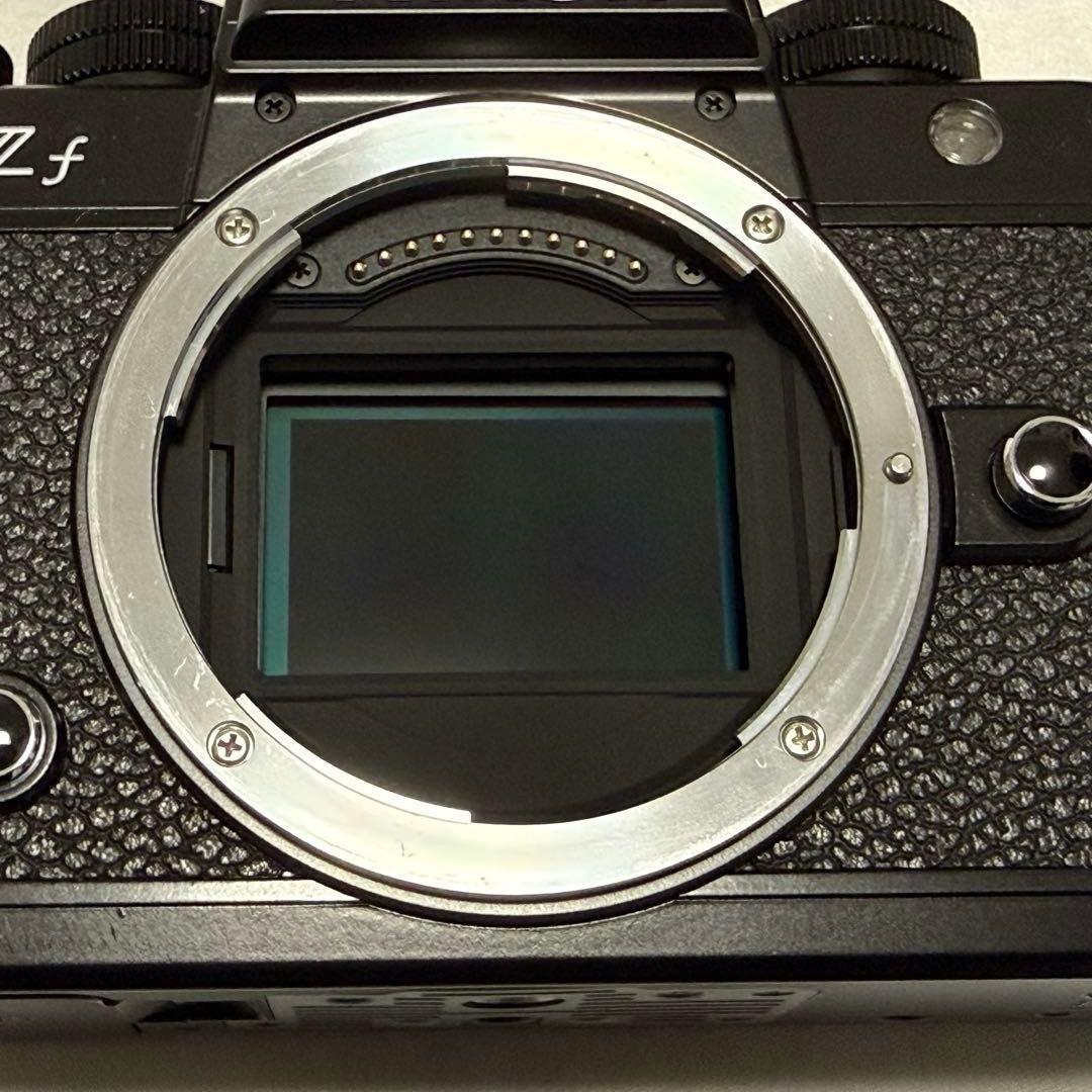 【美品】Nikon Zf ブラック ボディ　サムレスト、ボタンのおまけ付き