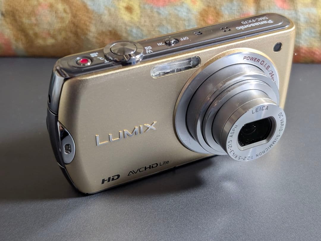 Panasonic LUMIX DMC-FX70 動作品・充電器・バッテリー付
