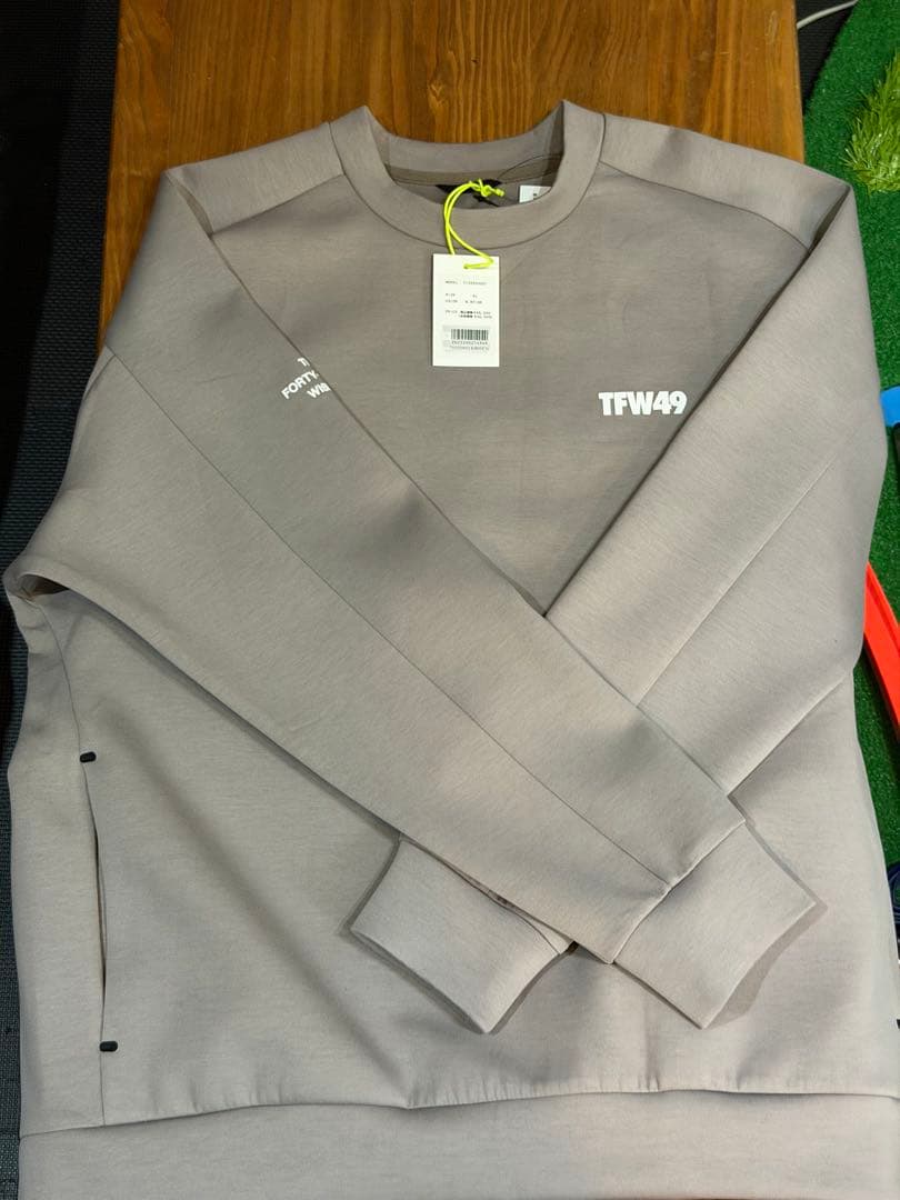 （新品）TFW49 CARDBOARD MATERIAL CREW