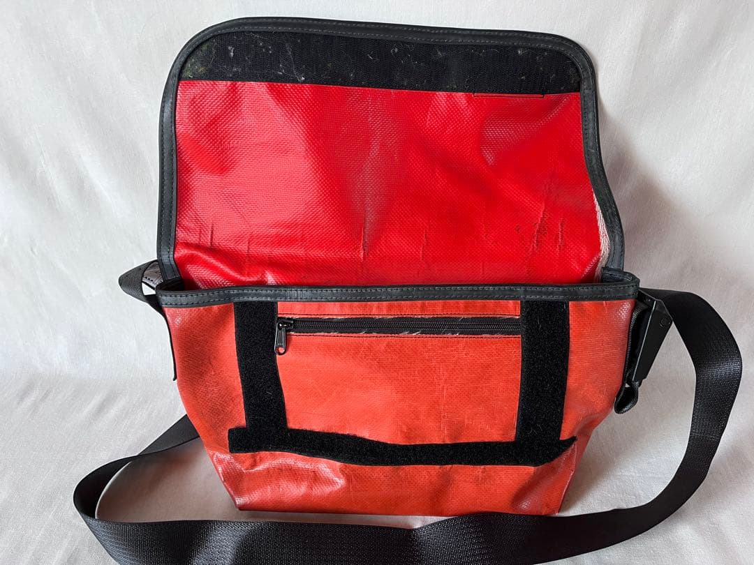 FREITAG メッセンジャーバッグ 赤/黄色