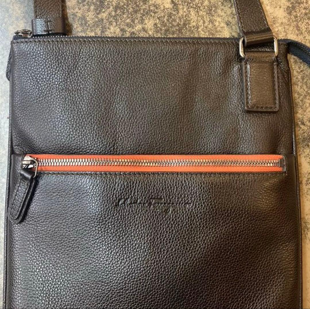 フェラガモ レザー ショルダーバッグ