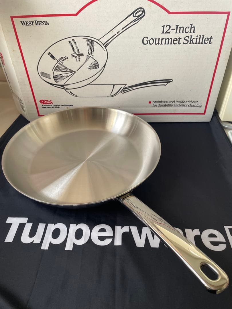 新品。タッパーウェア　ステンレスフライパン WEST BEND 12-Inch