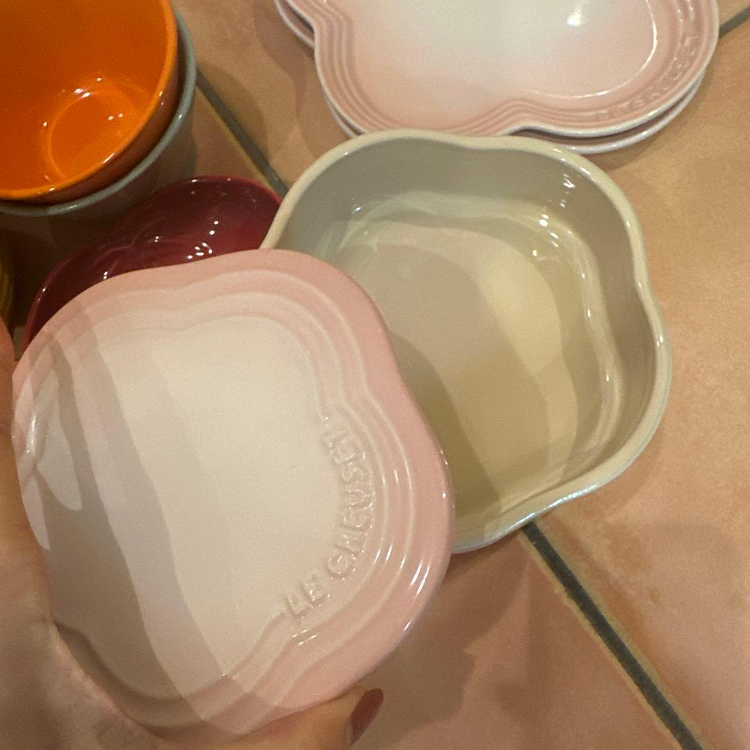 お鍋＋44皿＋お花の2段お菓子入れ　Le Creuset お鍋　食器セット