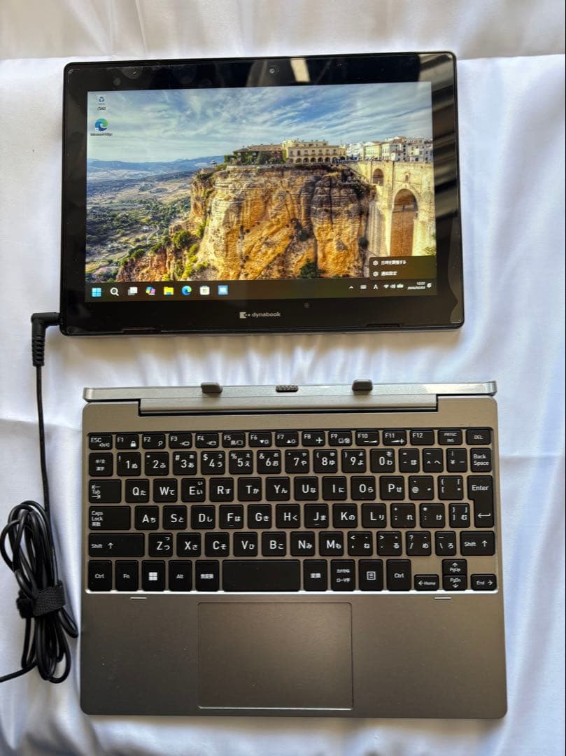 2 in 1 タブレットPC Dynabook K60/FW