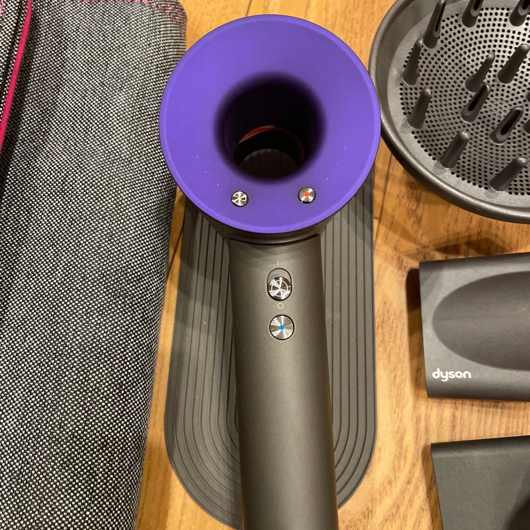 ダイソン dysonドライヤー hd08 ソフトケース付き