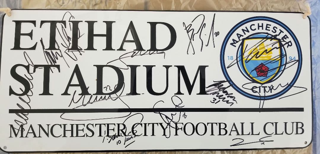 アグエロ　ジェズス　エデルソン　サネ　メンディ　デブライネ　グアルディオラサイン