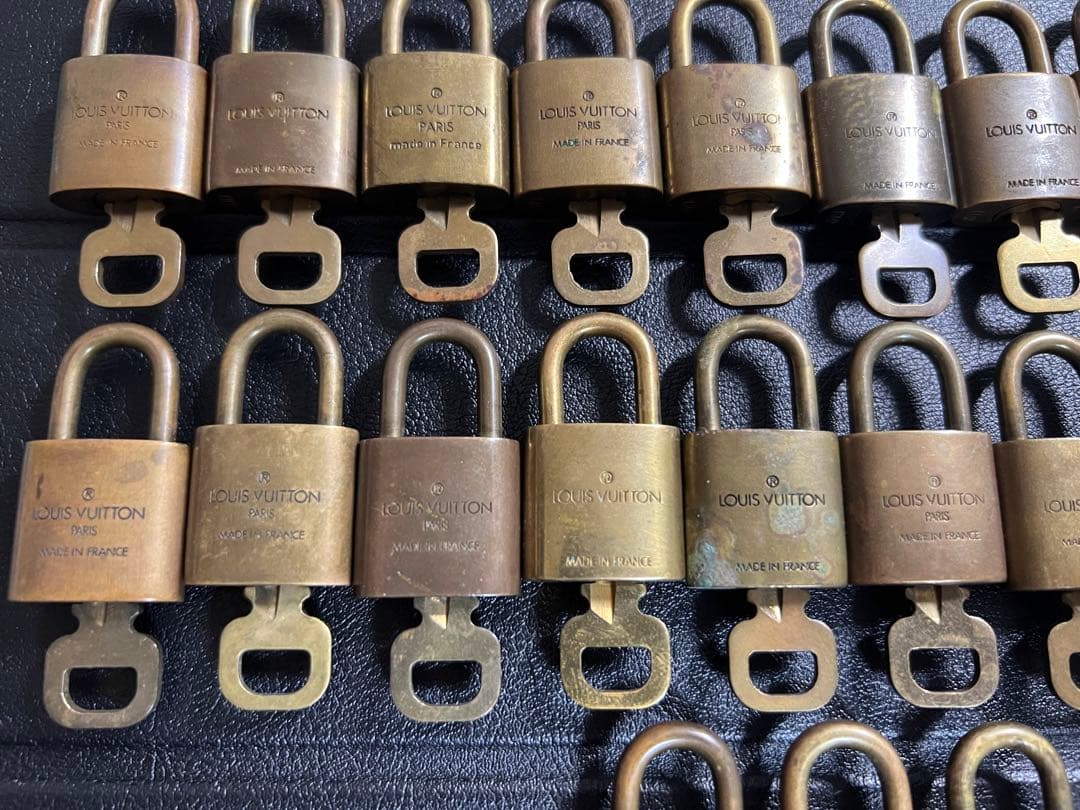 LOUIS VUITTON ルイヴィトン南京錠カデナと鍵パドロック23点セット