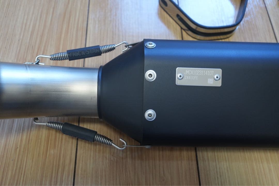 ほぼ未使用zx4rトリックスターマフラー　ブラックエディション　政府認証