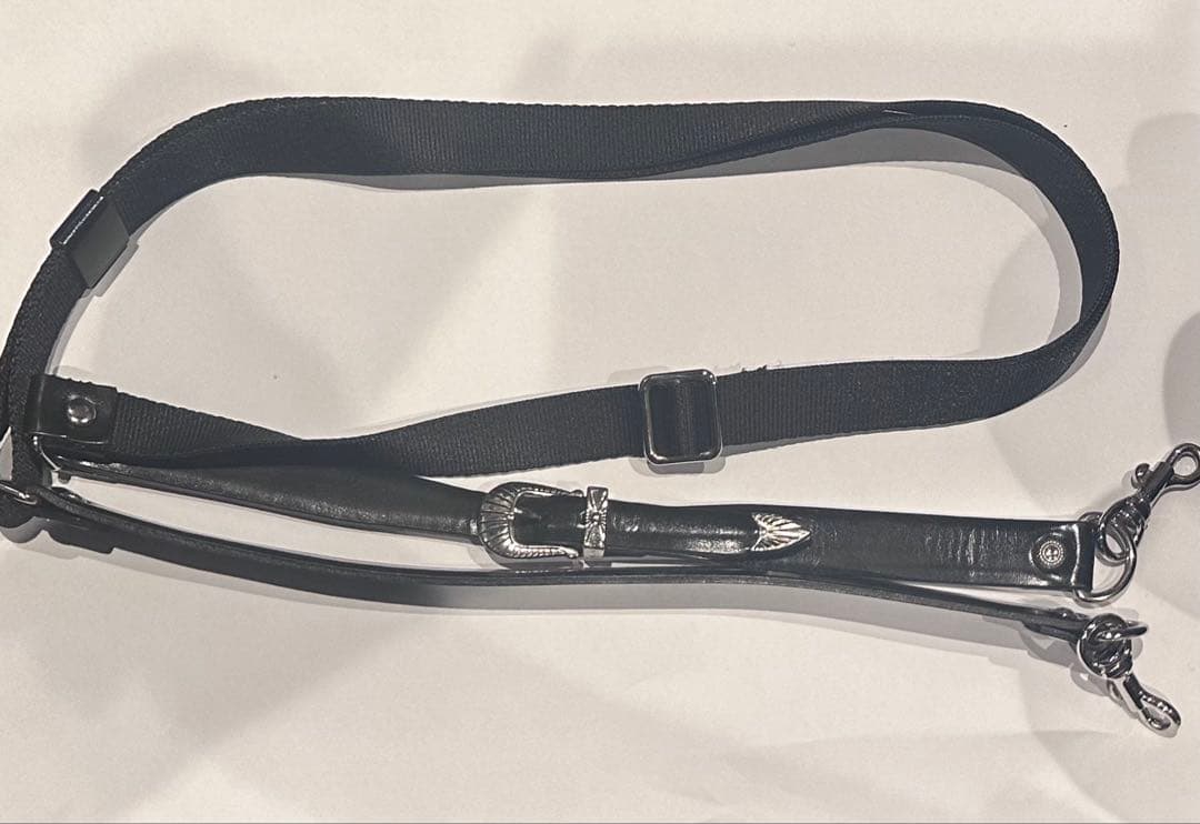 TOGA PULLA レザーナイロンスマホストラップ