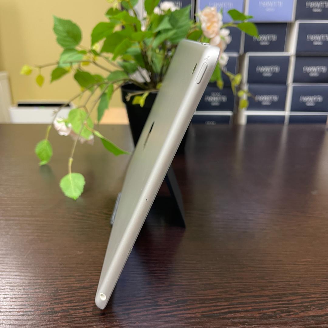 iPad(第7世代) 128Gb シルバー Wi-Fiモデル 送料無料