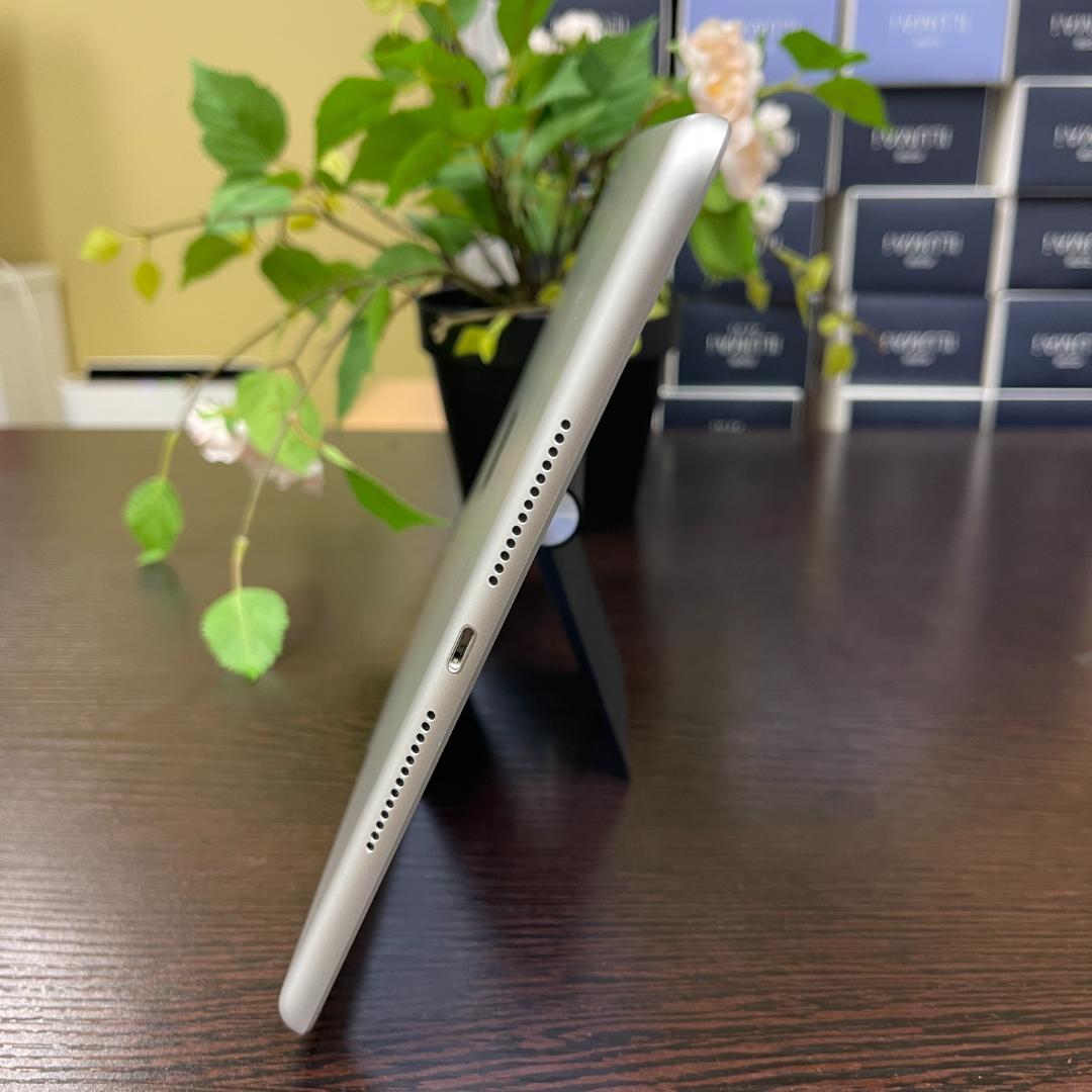 iPad(第7世代) 128Gb シルバー Wi-Fiモデル 送料無料