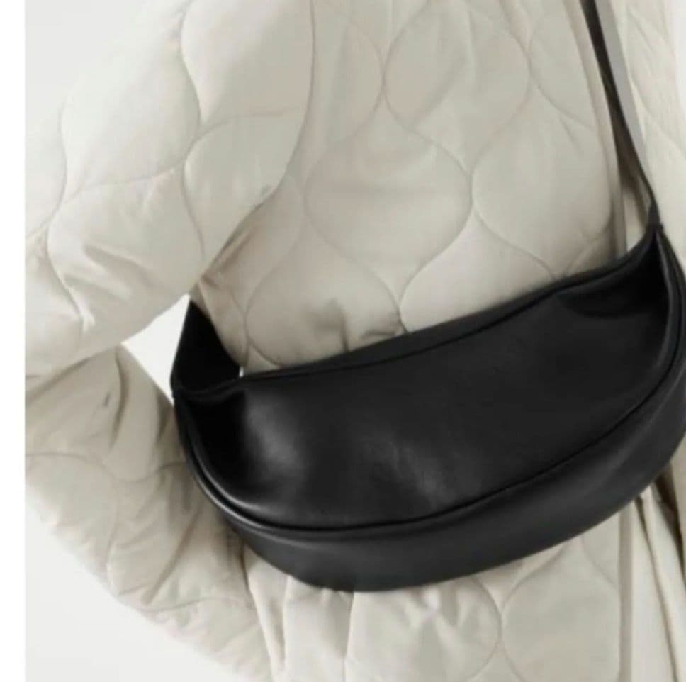 COS プレーテッド ベルトバッグ ブラック クロスボディバッグ 完売品