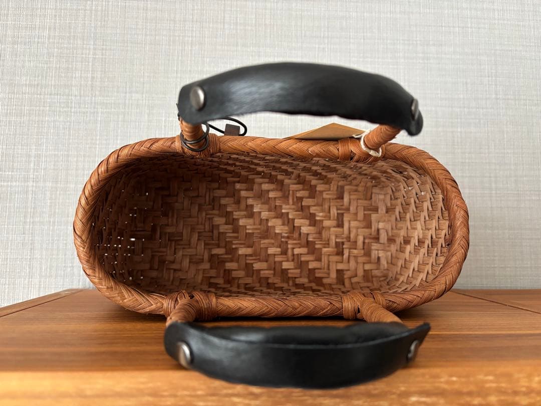 新品未使用　山葡萄かごバッグ　巾着袋付き