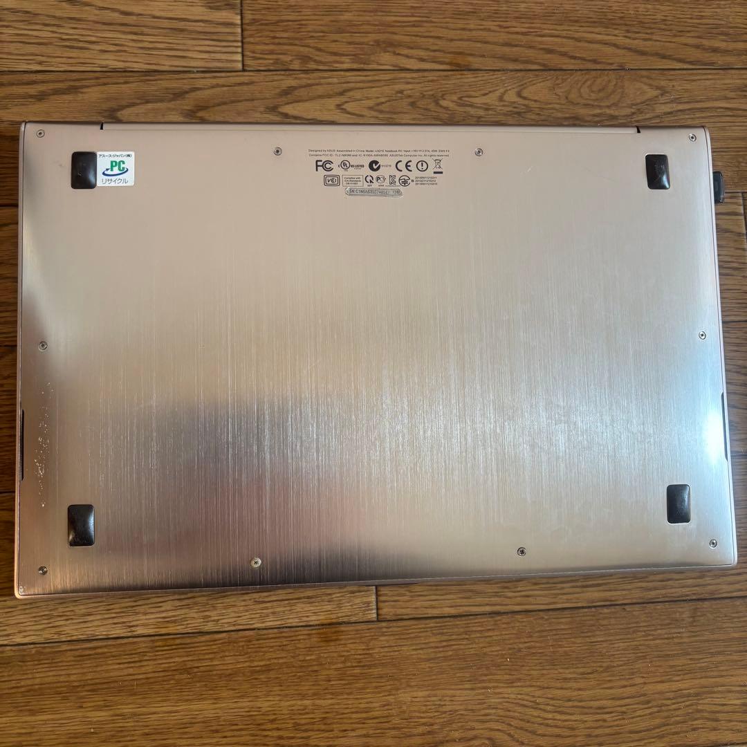 ASUS ZENBOOK ACアダプター、USBメモリつき