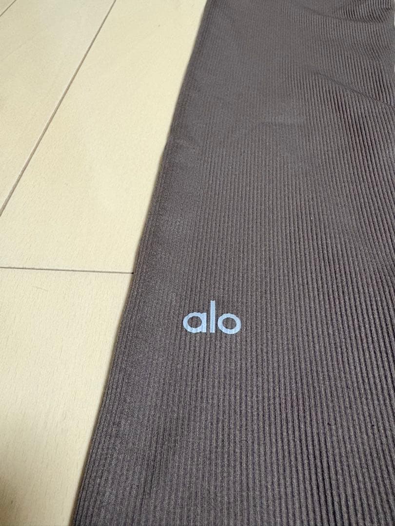 毛玉等なし！alo yoga ハイウェストリブレギンス XS
