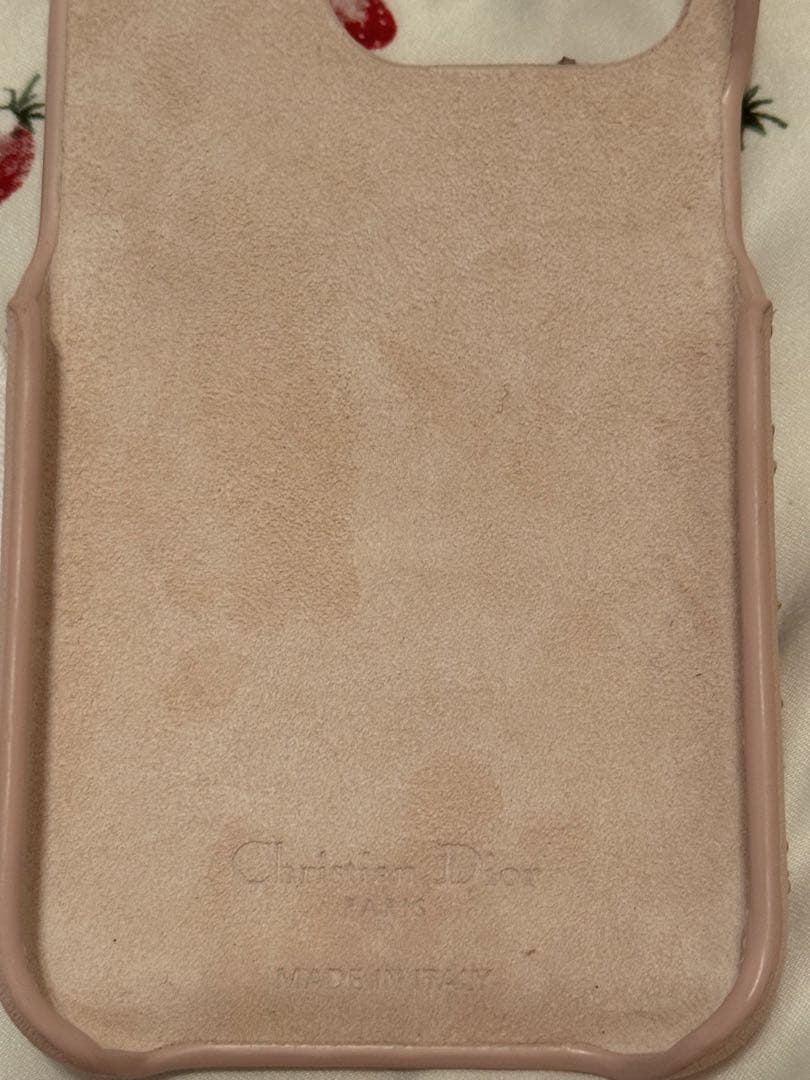 Dior ピンクレザー iPhoneケース チャーム付き 15Pro