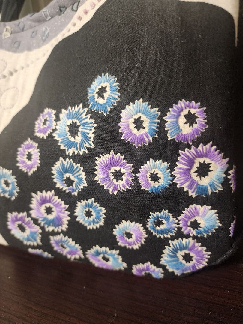 ★★★新作　エチノ生地に豪華な一点物のバッグ　個性的　センソユニコ慈雨等