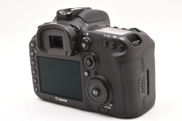 【美品】キャノン Canon EOS 7D Mark II ボディ 一眼レフ