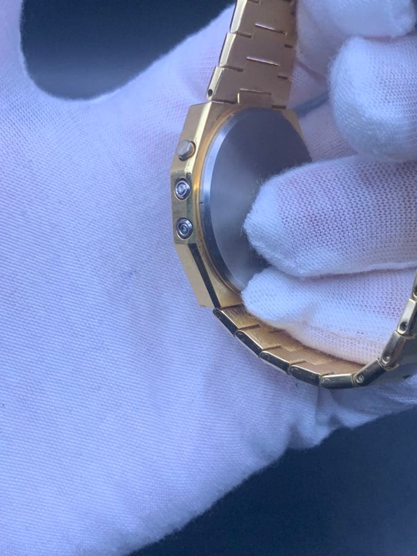 【TOURBILLON 】CITIZEN ゴールド デジタル腕時計