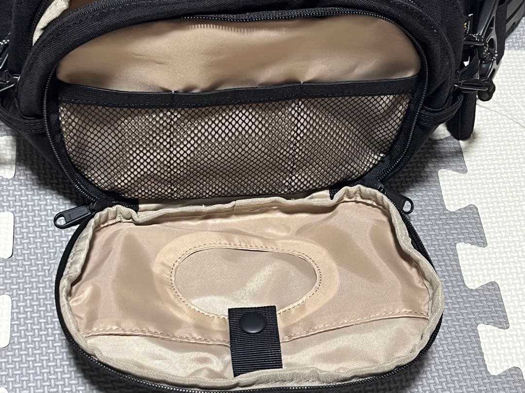 hugoo ブラック ヒップバッグ