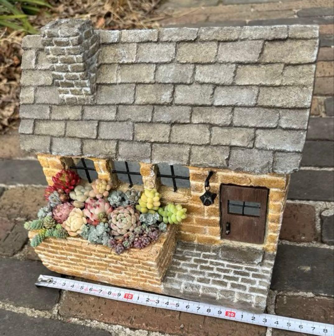 そのまま飾れる寄せ植え　モルタルハウス　ソーラーライト