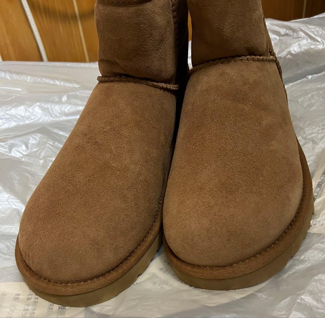 【新品未使用】UGG クラシックミニ　ブーツ　US7（24.0cm）
